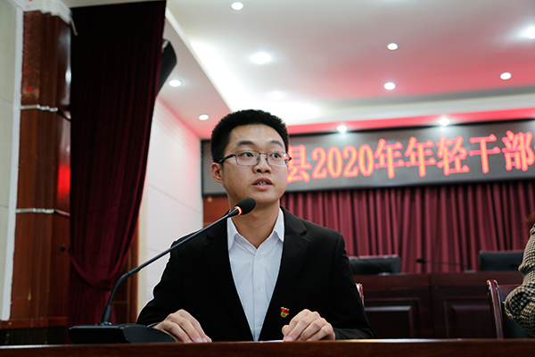 （过审）宜宾筠连县委书记刘朝平寄语年轻干部：在筠连发展中体现自身人生价值