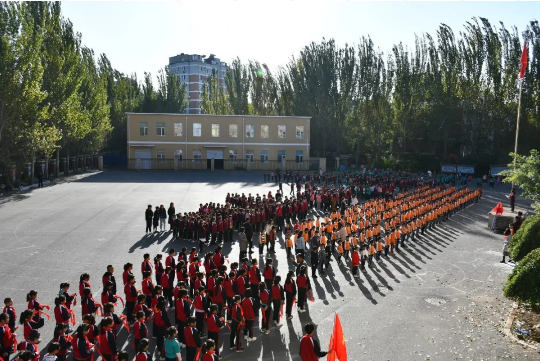 沈河区方凌小学举行“红领巾，我为你自豪”入队仪式_fororder_小学1