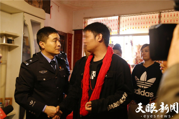 （社会）警方千里比对 “遗失”28年的亲情终寻回