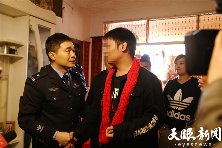 （社会）警方千里比对 “遗失”28年的亲情终寻回