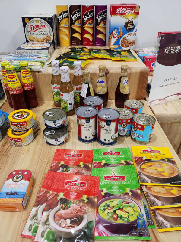 【B】东盟特色商品展在重庆公路物流基地举行
