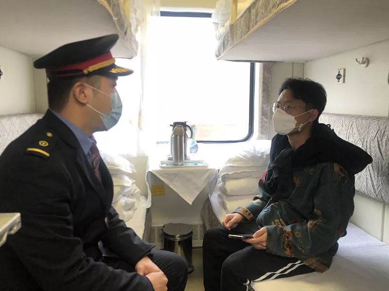 列车上的“安全卫士”丨战“疫”中的铁路人