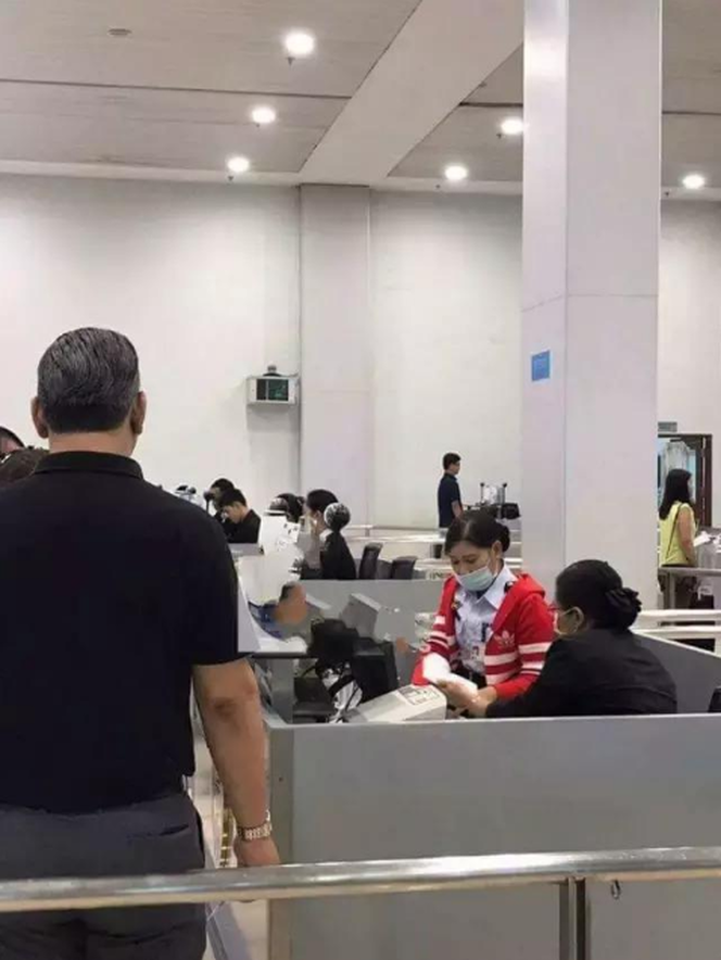据一名机场工作人员透露，此前这种技术只在埃博拉病毒爆发时采用过_fororder_QQ截图20170817165907