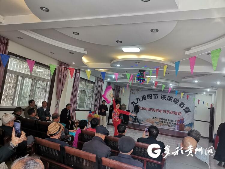 贵州晴隆：老年大学学员欢度重阳节