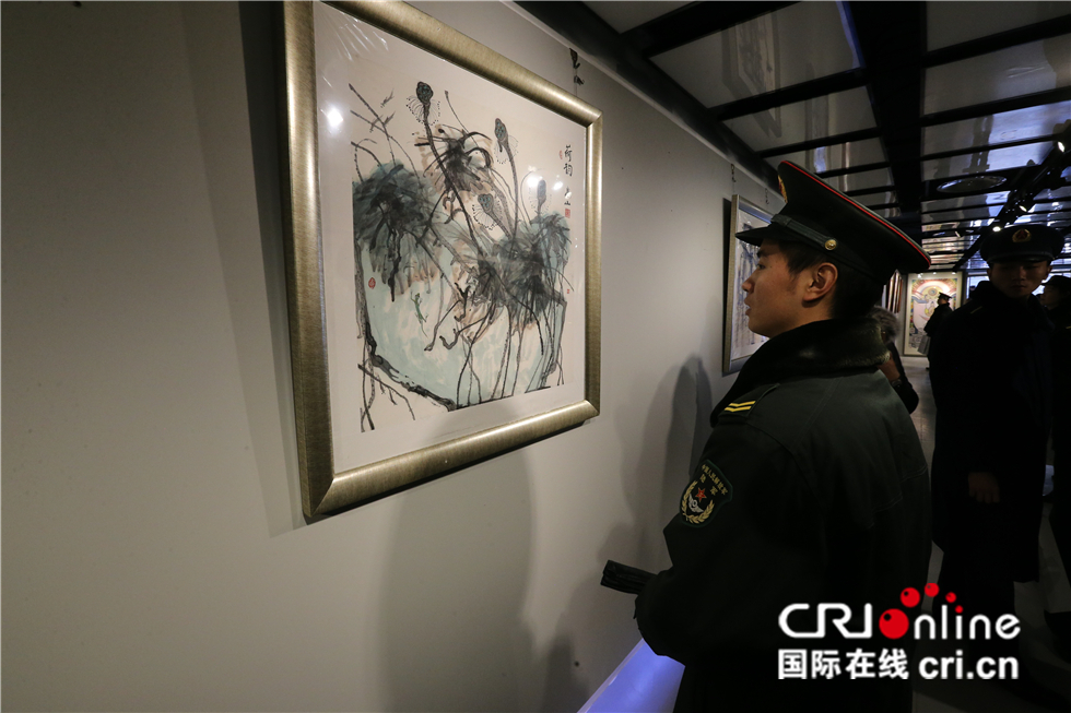 图片默认标题_fororder_社会各界参观抗战爱国题材画展2