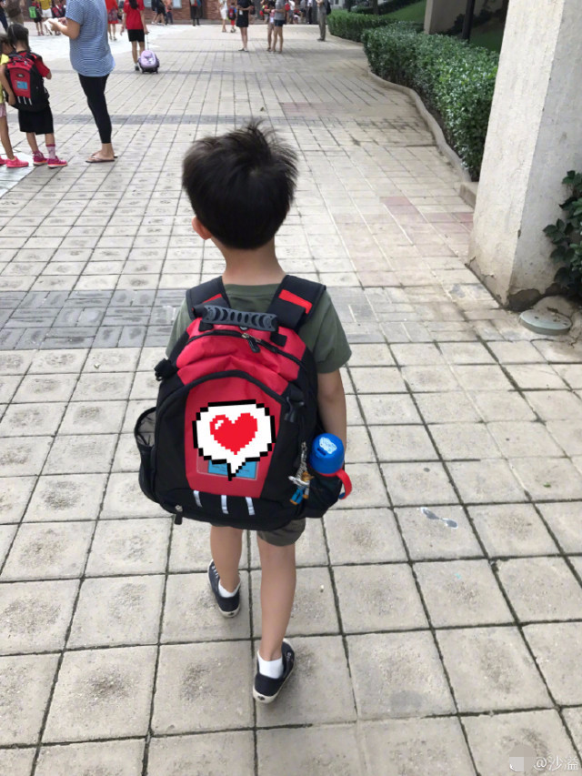 沙溢晒照宣告安吉上小学 意外曝光高额学费_娱乐_腾讯网