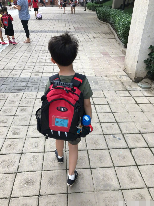 沙溢晒照宣告安吉上小学 意外曝光高额学费_娱乐_腾讯网