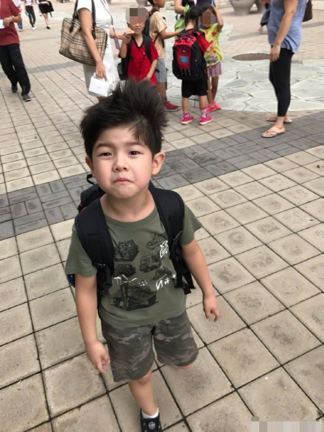 沙溢晒照宣告安吉上小学 意外曝光高额学费_娱乐_腾讯网