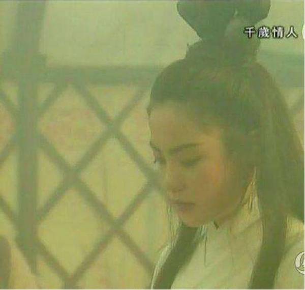 王菲24年前古装剧造型神似“白娘子”，高冷形象被毁