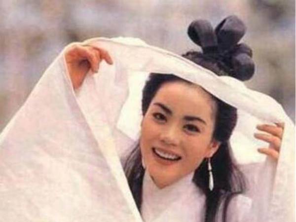 王菲24年前古装剧造型神似“白娘子”，高冷形象被毁