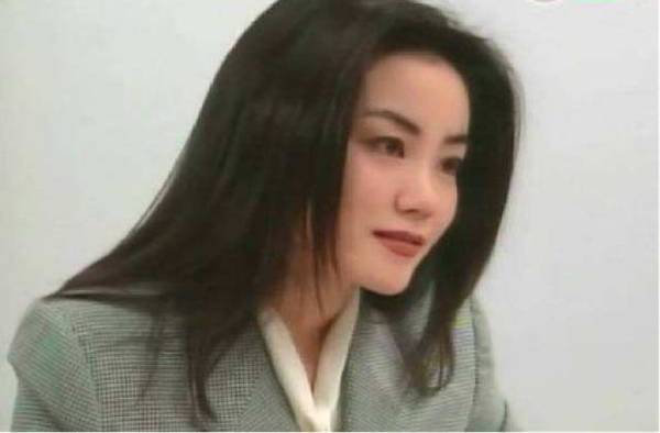 王菲24年前古装剧造型神似“白娘子”，高冷形象被毁