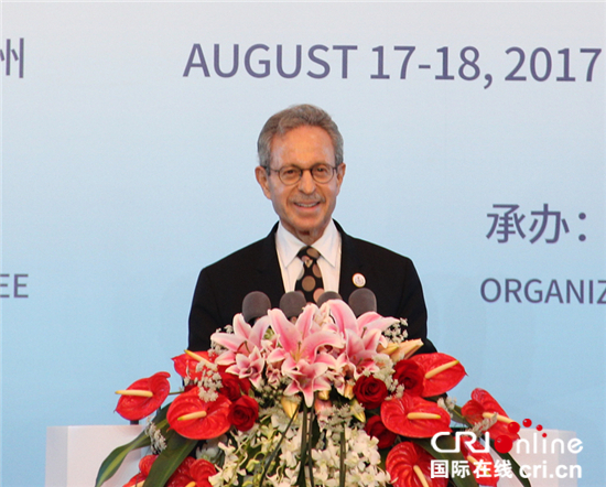 图片默认标题_fororder_美国库恩基金会主席罗伯特•劳伦斯•库恩（杨光摄）_副本