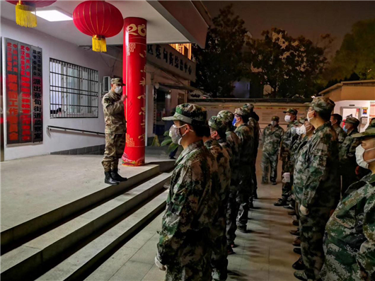 （！文中有修改）【湖北】武汉蔡甸退伍军人协助火神山医院搬运400个床位