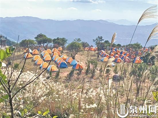 泉州云峰村的美丽蜕变：贫困“山顶村”变身特色旅游景区