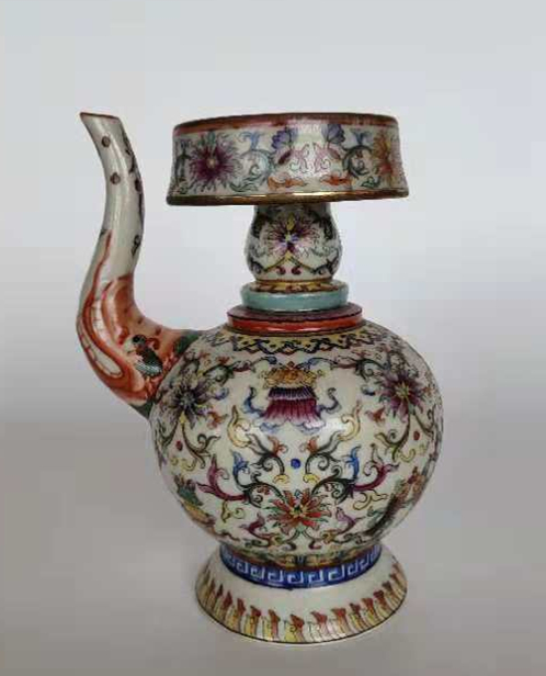 【重庆文玩艺术品专题　瓷器 左小图】大清乾隆年制洋彩暗八仙喷巴壶