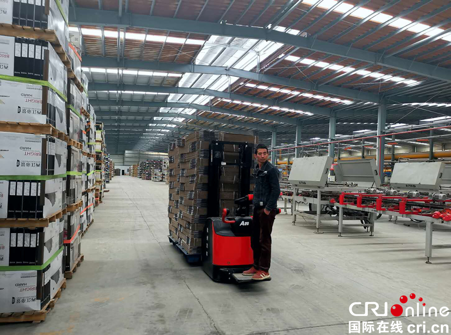 贵州贵定：经济复苏生产忙（组图）