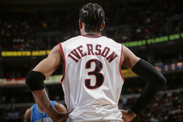 NBA五大神奇运动配饰：护肘最流行头带受热捧