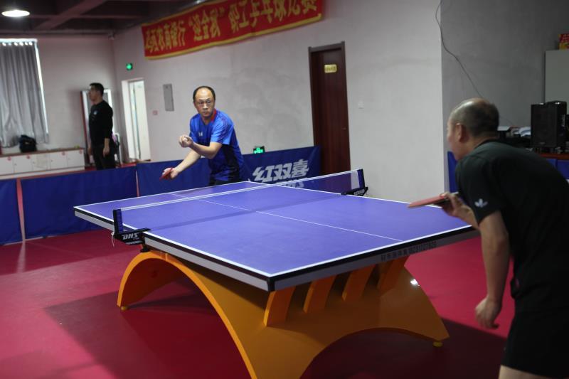 奋起“乒”搏 为旺季攻坚擂鼓助威 ——鸡西农商银行举办“迎金秋”职工乒乓球比赛