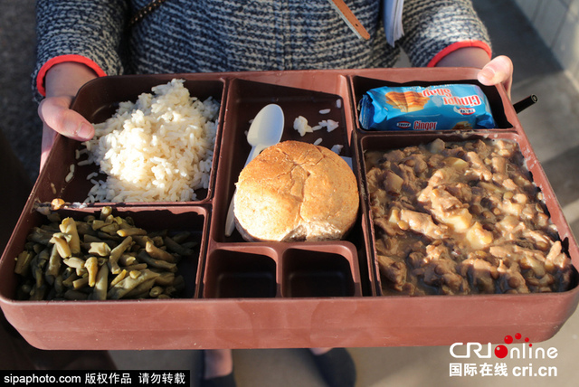 图片故事：引发巨大争议的美国“帐篷城”监狱