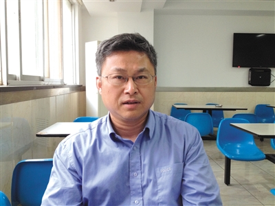 两位抗日名将后人定娃娃亲 70多年后再见面