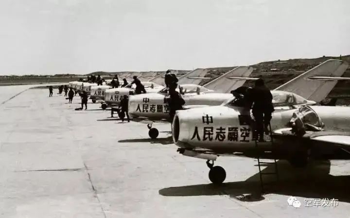 今天是你的生日，人民空军！