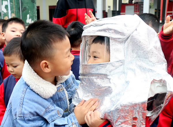 宜宾市筠连县第二幼儿园师生走进筠连县消防救援大队体验消防生活