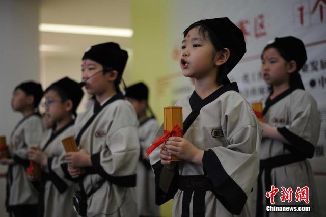 天津儿童国学风“秀出中国范”