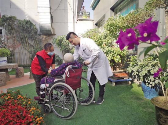 老有所依 陕西计划两年培训5万名养老护理员