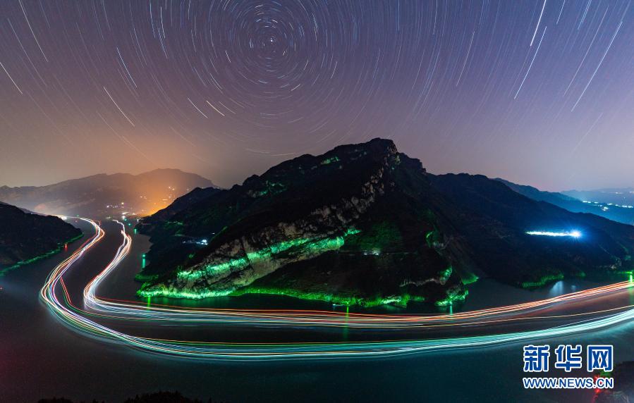 夜航三峡