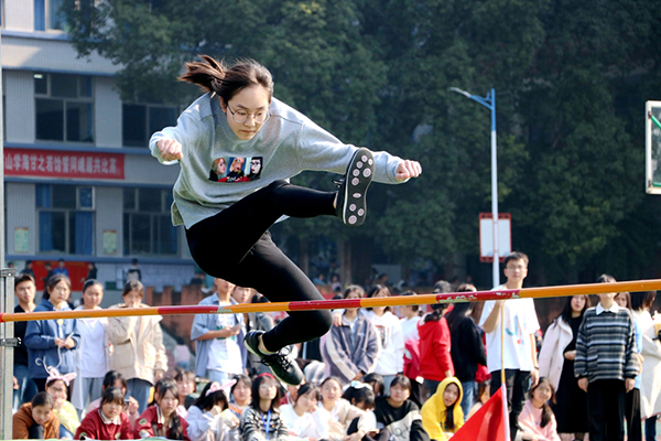 宜宾市一曼中学校第四十九届田径运动会开幕