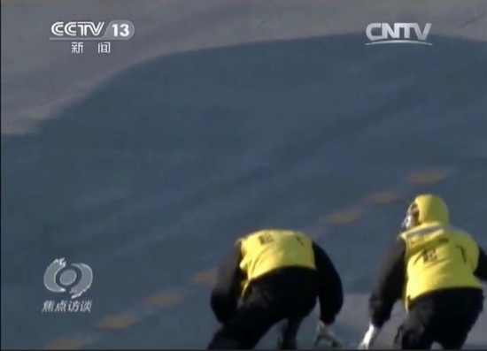 多架歼15在辽宁舰连续起飞画面曝光