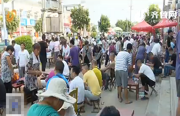 【社会广角（图片+摘要）】【走遍山东-泰安】泰安宁阳蟋蟀交易火爆“虫王”身价上万
