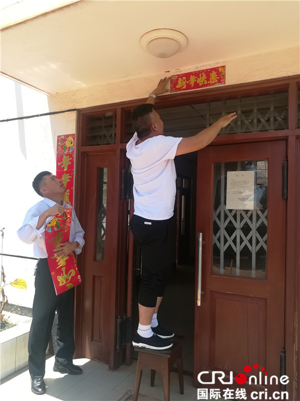 图片默认标题_fororder_【摄影作品】新年贴对联4-李晓丹