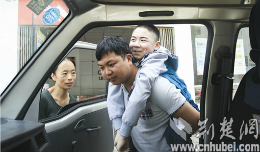 湖北一70后嫂子带重病儿子改嫁80后小叔子