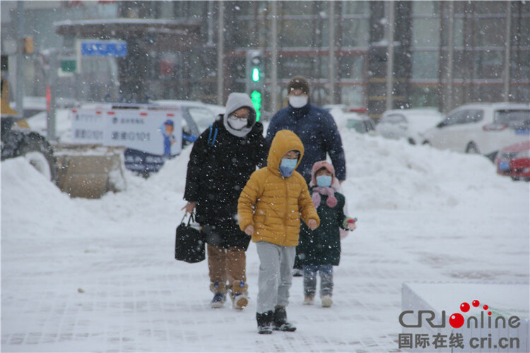 迎战暴风雪 致敬暴雪中最可爱的人