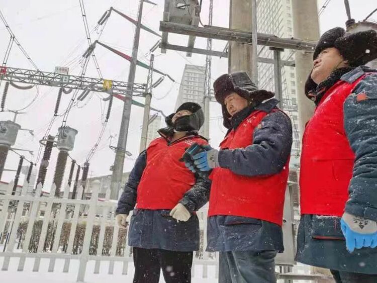 迎战暴风雪 致敬暴雪中最可爱的人