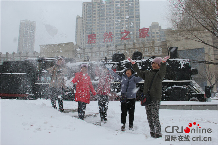 迎战暴风雪 致敬暴雪中最可爱的人