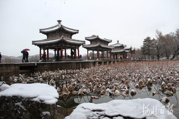 河北承德：银装素裹 水墨山庄