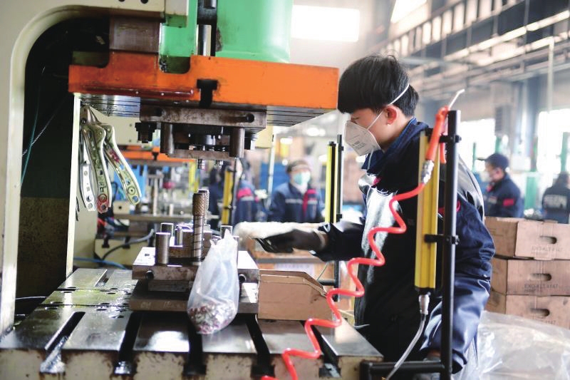 加强服务 精准施策 科学防控 有力有序 长春汽开区扎实推进企业复工复产
