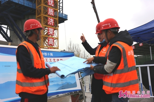 济莱高铁跨胶济铁路转体桥11月19日开始浇筑