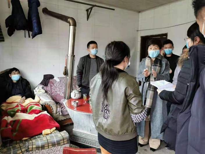 （社会）疫情无情医保暖心 “服务”送上门助力低保户
