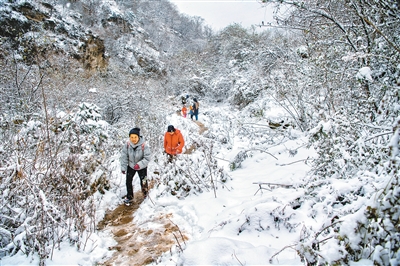 古城初雪如约而至 “以雪为令”保畅通 保安全