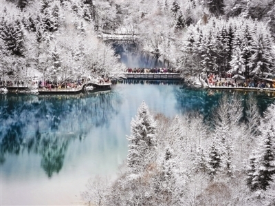 小雪到来 川内多地景区雪花飞舞