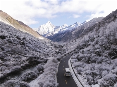 小雪到来 川内多地景区雪花飞舞