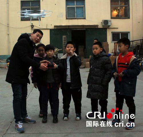 【等待通过】【企业-图片】郑州“小飞手”玩转无人机
