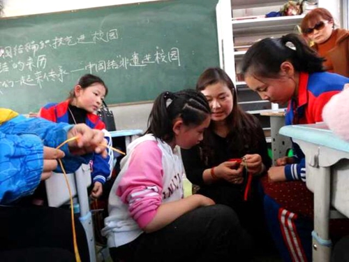 [河南供稿]周口沈丘：非遗文化“中国结”进校园