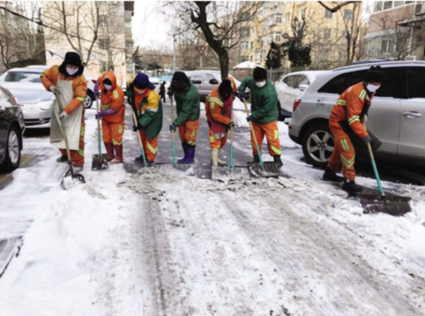 大连：破冰除雪 奋战42小时