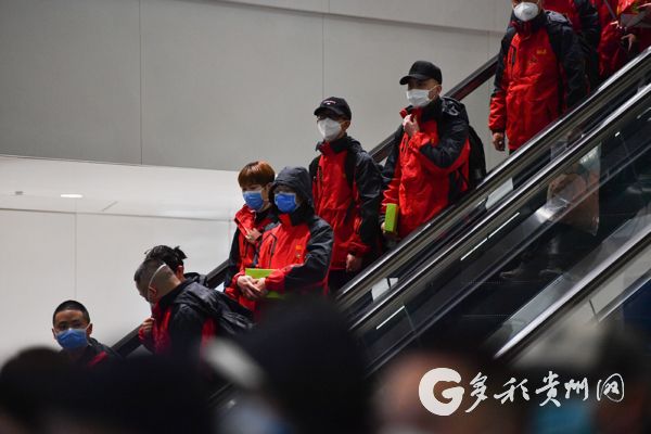 （中首）贵州第六批援鄂医疗队抵达武汉机场！