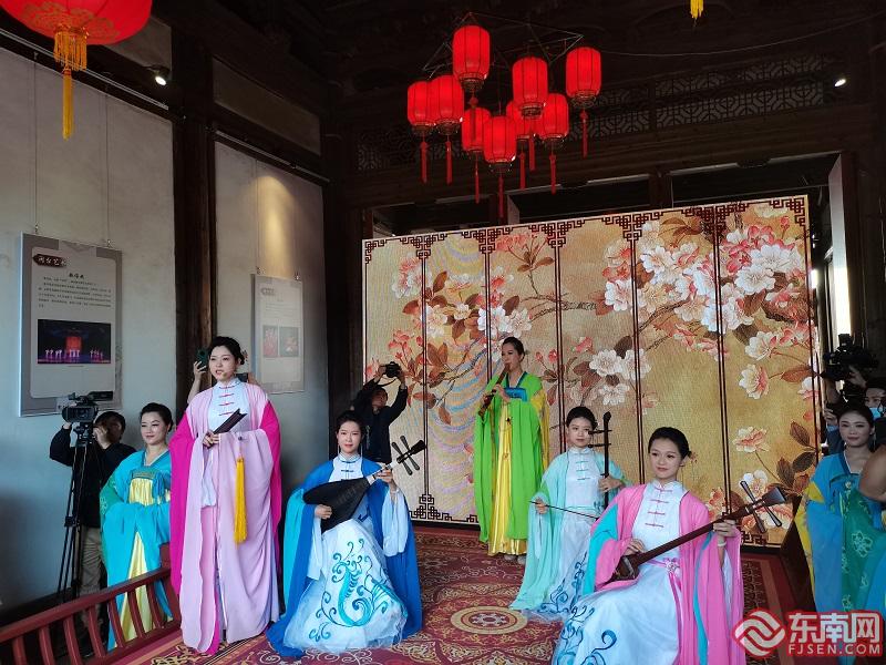 闽台历史文化研究院在福州挂牌成立 理事会由两岸人士共同组成