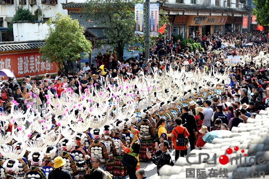 贵州雷山苗年启幕 苗族民众热闹过年庆丰收